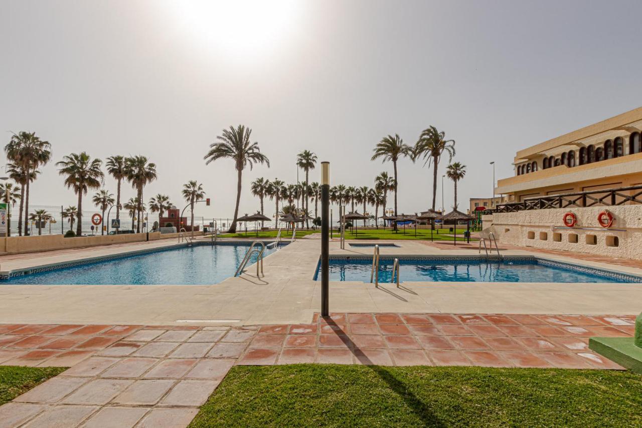 Beachfront With Spectacular Views And Swimming Pool เบนัลมาเดนา ภายนอก รูปภาพ